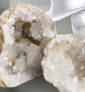 Bergkristal geode C.Crystals